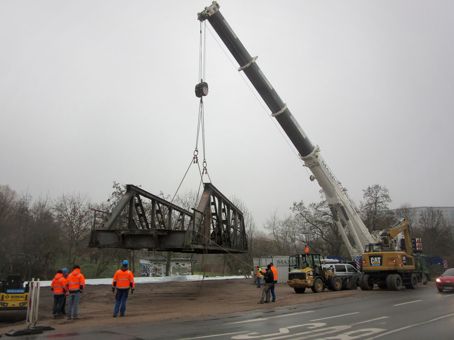Rückbau der Fachwerk-Eisenbahnbrücke über die Gera am 22.11.2018